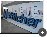 Fabricação do letreiro luminoso de acrílico para indústria Multinacional BöttcheR Alemã